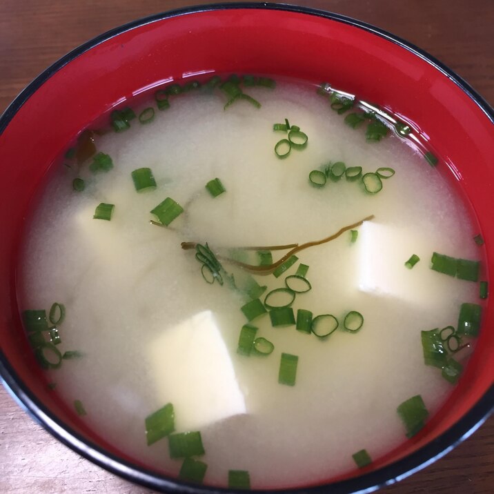 切り昆布と豆腐のお味噌汁